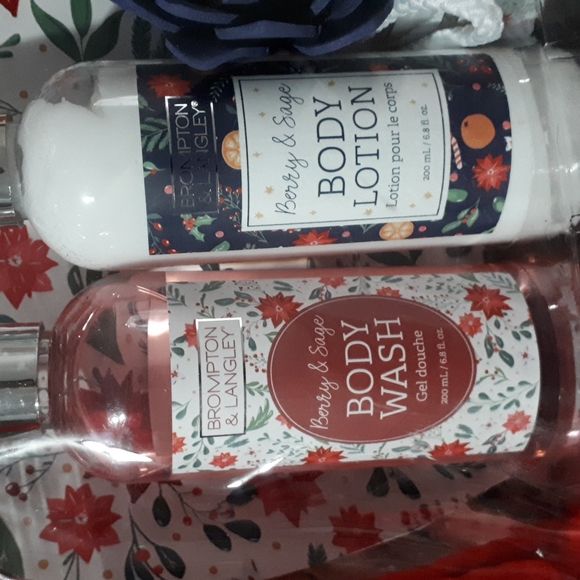 Brompton and Langley Bath Set - Berry and Sage - Picture 2 of 4